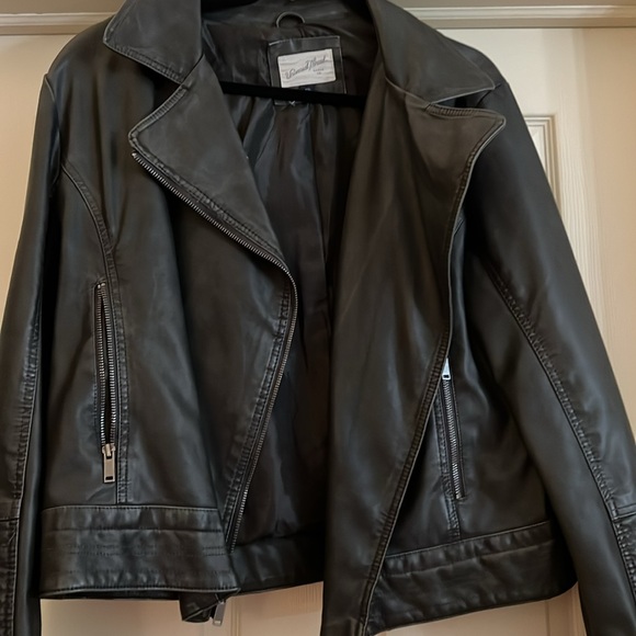 Universal Thread women’s black “leather” jacket - size XXL - Picture 2 of 6